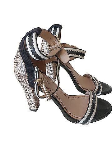 Pour La Victoire Heels (view 2)