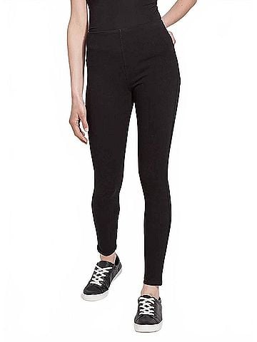 Lyssé Toothpick Denim Leggings in Black (view 2)