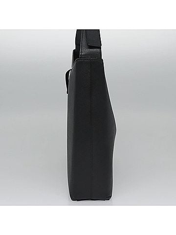 Salvatore Ferragamo Gancio Flap Hobo Leather Black Leather Shoulder Bag Bag (view 2)