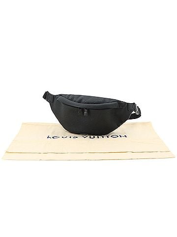Louis Vuitton Louis Vuitton Discovery Bumbag PM Monogram Shadow Body Handbag Leather Noir Black Hardware M46036 (view 2)