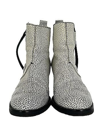 Acne Acne Studios Textured Zip-Up Ankle Boots in White Leather (view 2)