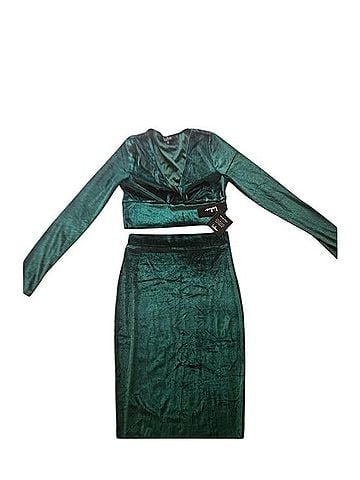 Lulus Emerald Green Velvet Long Sleeve Crop Top &amp; Midi Skirt Set Casual Dress (view 1)