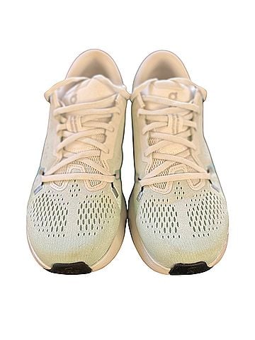 On on Sneakers (view 2)
