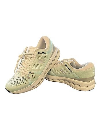 On on Sneakers (view 1)