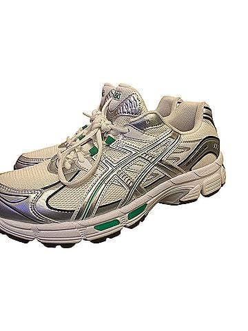 Asics Sneakers (view 2)