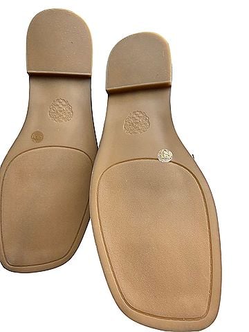 Vince Camuto Flip Flops (view 2)