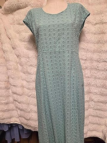 Grizas Women's Cappped Midi Dress in Soft Green (view 2)